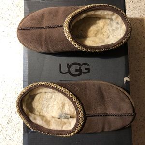 TASMAN UGG SLIPPERS!!